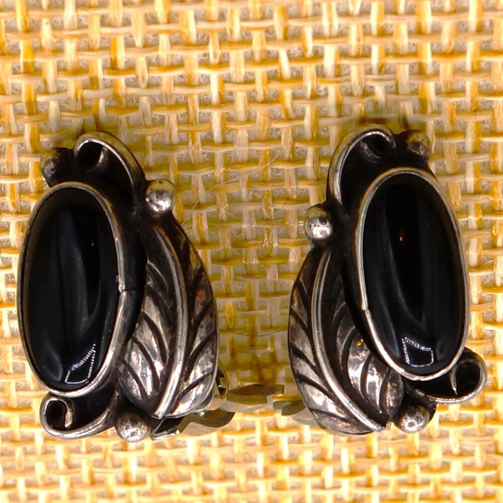 1970 Vintage Native American Onyx Silver Feather Petit Point Earrings